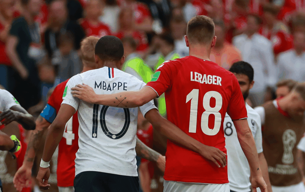 包含法国队内忧外患，小组出线有悬念的词条