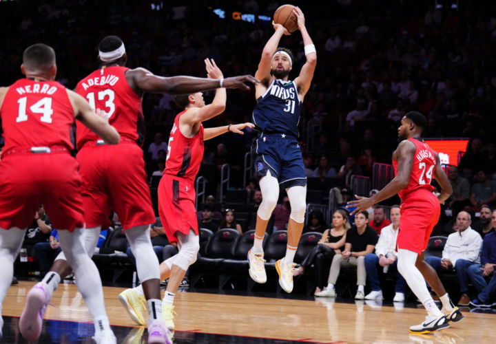 独行侠连胜收官季后赛,小牛队迎战关键战役 独行侠连胜收官季后赛,小牛队迎战关键战役