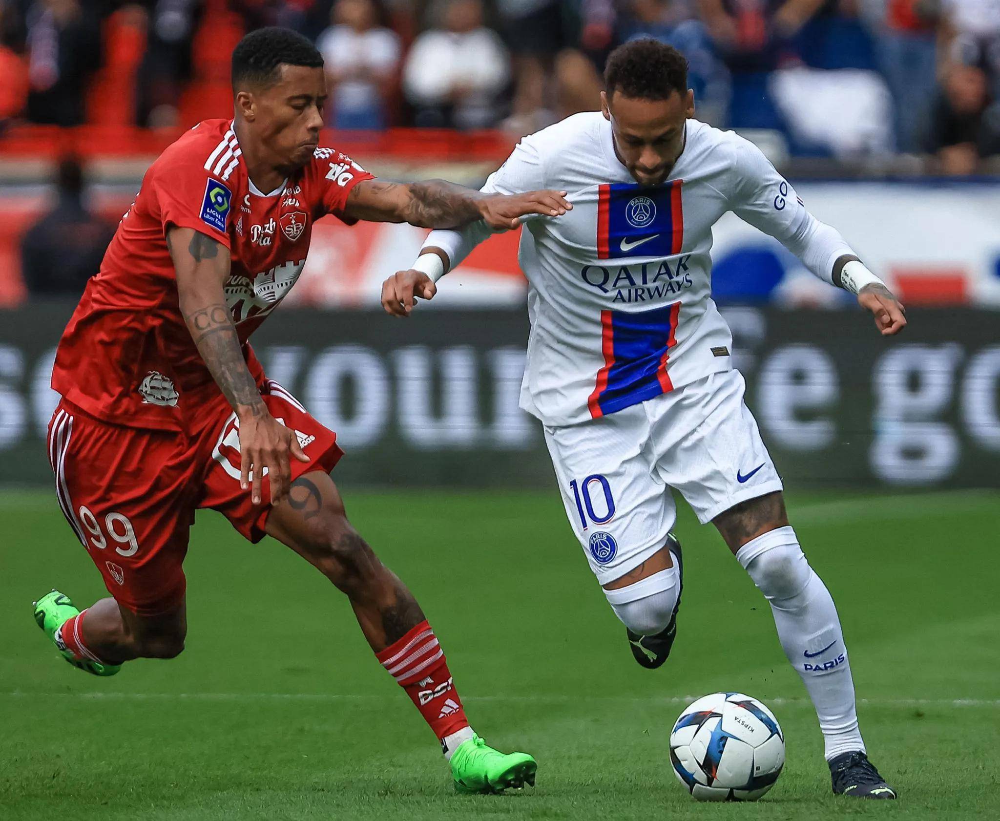 关于利物浦奋勇争夺，无畏欧冠半决赛的信息