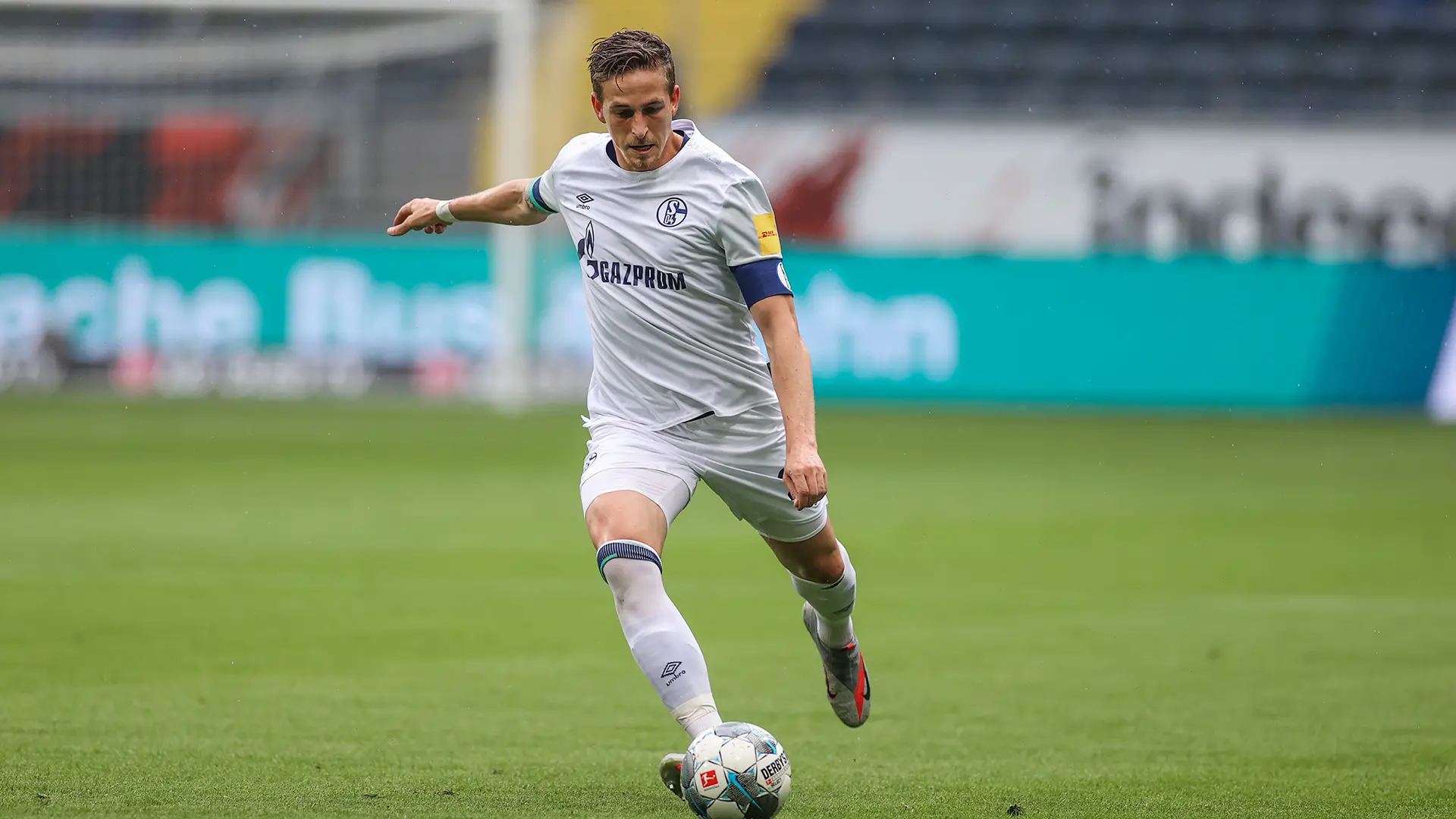 沙尔克04惨败于不伦瑞克,保级希望渺茫 沙尔克04惨败于不伦瑞克,保级希望渺茫