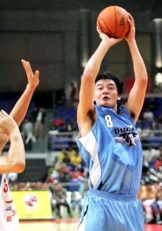 包含马布里代表北京首钢队参加CBA全明星正赛，全场火爆观赏的词条