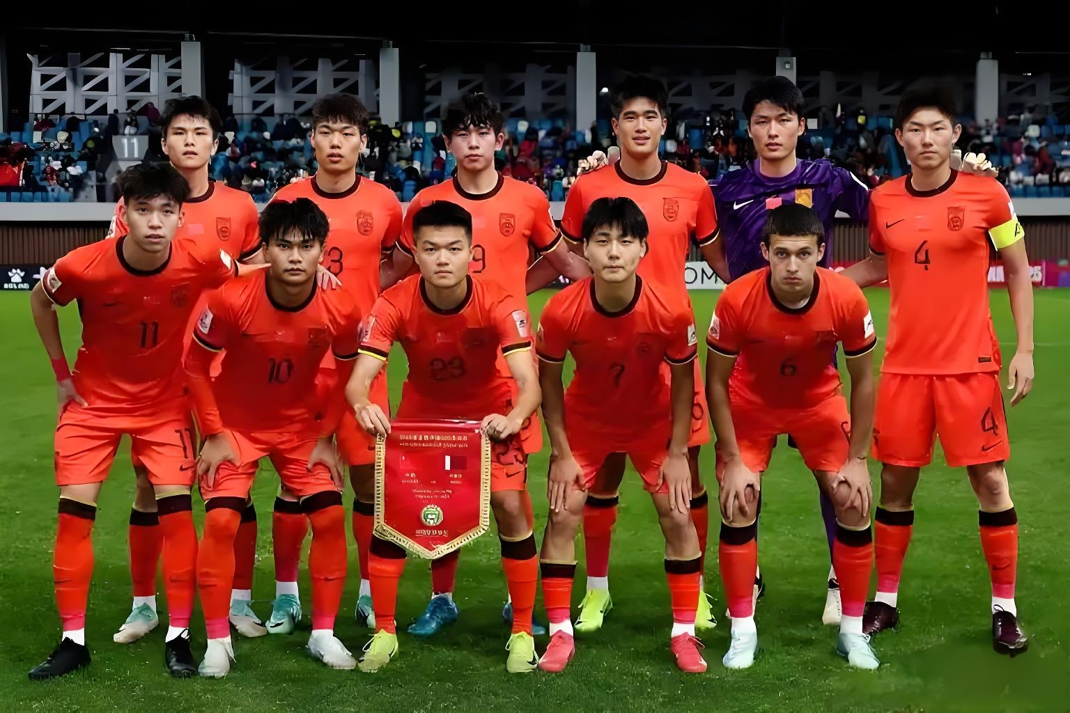 国内职业足球赛事再掀热潮,顶尖球队实力抢眼,备受瞩目 国内职业足球赛事再掀热潮,顶尖球队实力抢眼,备受瞩目