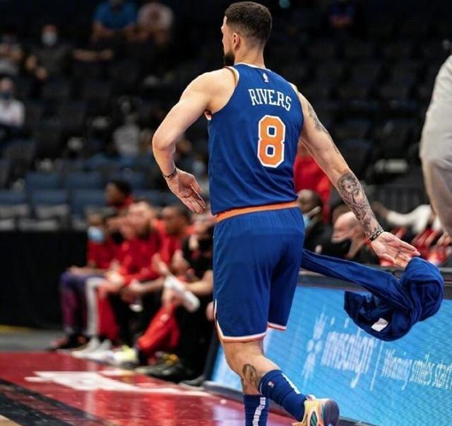 关于步行者惜败输球，贝兹利也盖帽表现精彩的信息