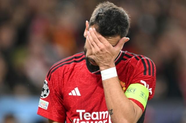 曼联发挥不佳,遭遇多场比赛连败 曼联发挥不佳,遭遇多场比赛连败